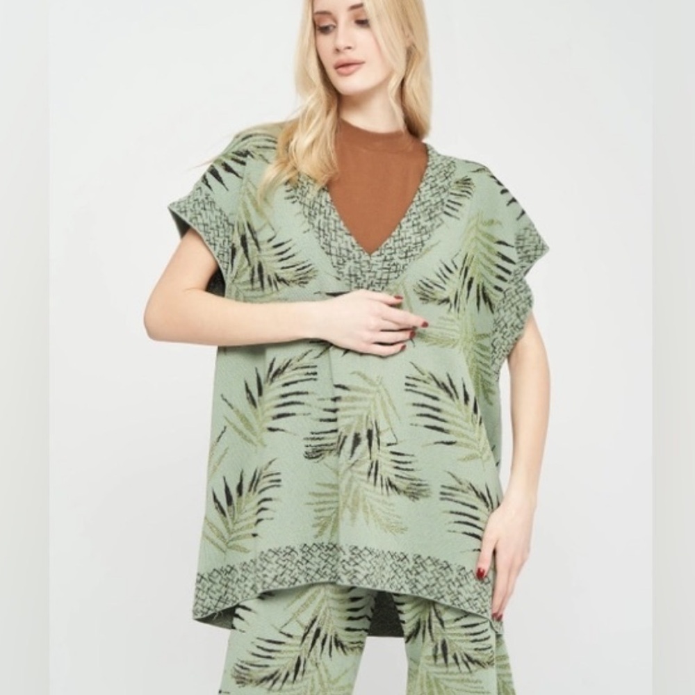 ZARA Pullover Palm Leaf Cabana Vacation VNeck Short Sleeve Tunic Sweater Top